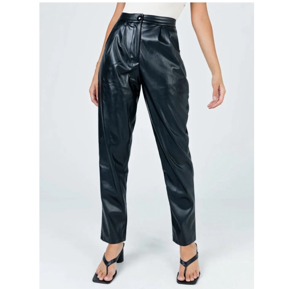 Princess Polly women’s black faux leather straight pants~ Size 6